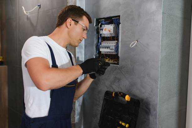 Best Electrical Repair Services  in Clinton, IA